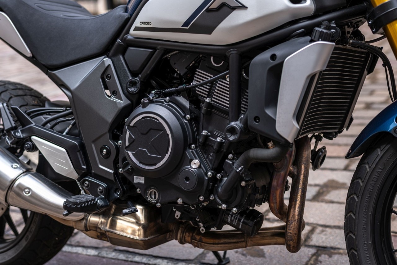 Benelli Leoncino 800 VS CFMOTO 700CL-X Heritage: prova a prendermi!